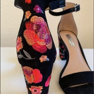 Size 7 INC Black Embroidered heels